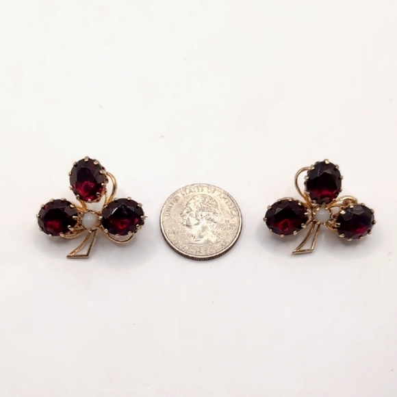 2 Gold Tone Brooches - Pair of Vintage Garnet Glass Faux Pearl Pins 1.25" X 1" - Picture 2 of 9